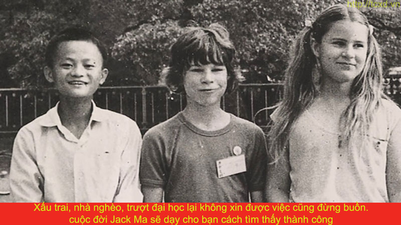 Từ khi còn nhỏ, Jack Ma đã rất thích thú thu thập kiến thức về tiếng Anh và cố gắng hết sức để giao tiếp tốt bằng ngôn ngữ này